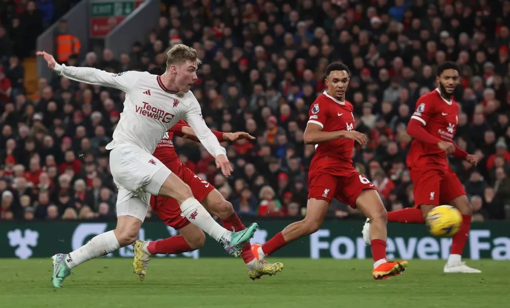 Man Utd legends Roy Keane and Paul Scholes agree on Erik ten Hag January transfer priority